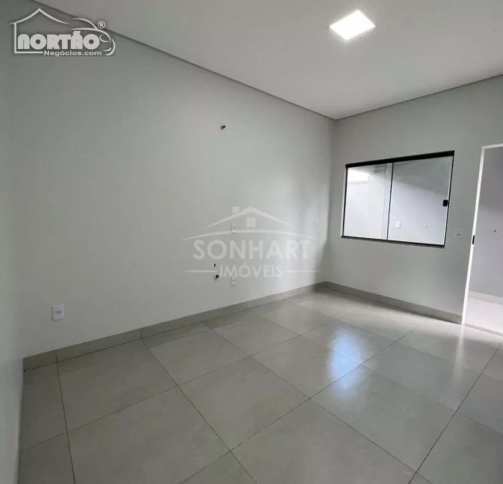 Casa à venda com 3 quartos, 98m² - Foto 2