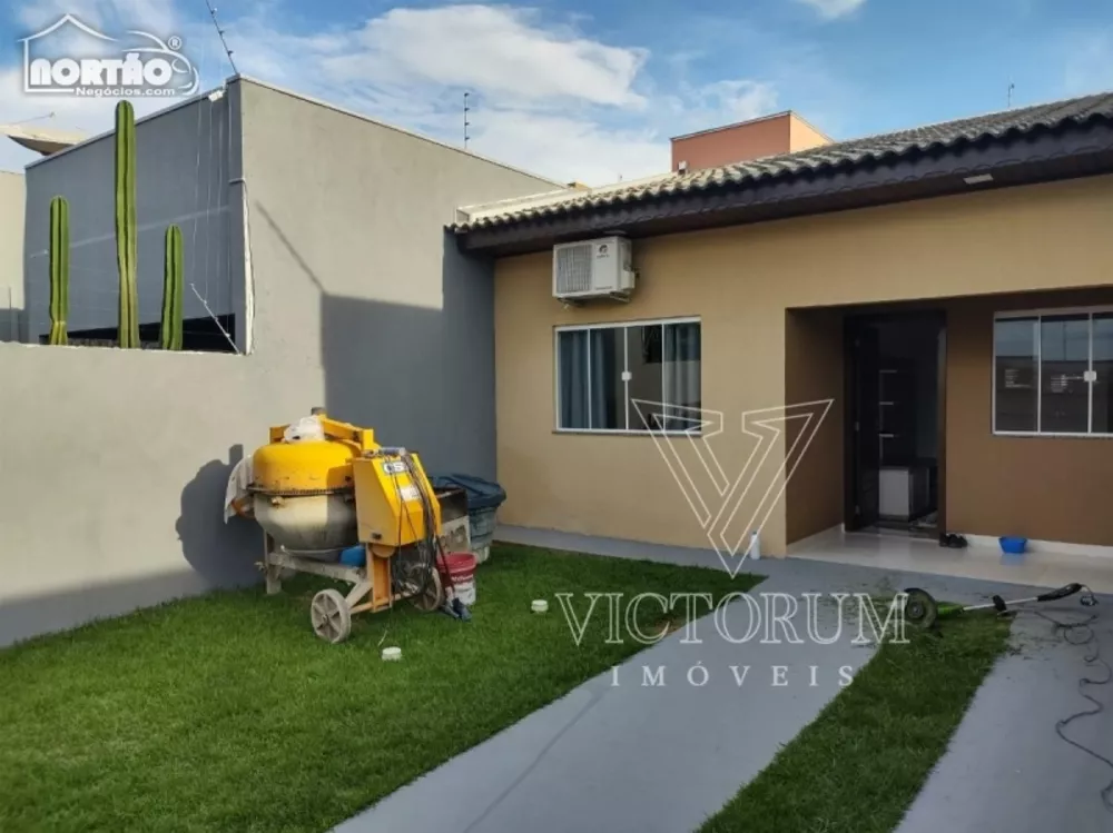 Casa à venda com 4 quartos, 124m² - Foto 1