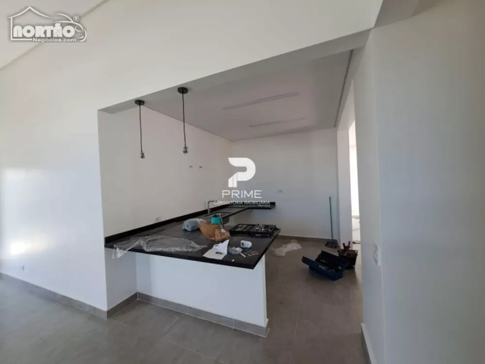 Casa à venda com 4 quartos, 218m² - Foto 4