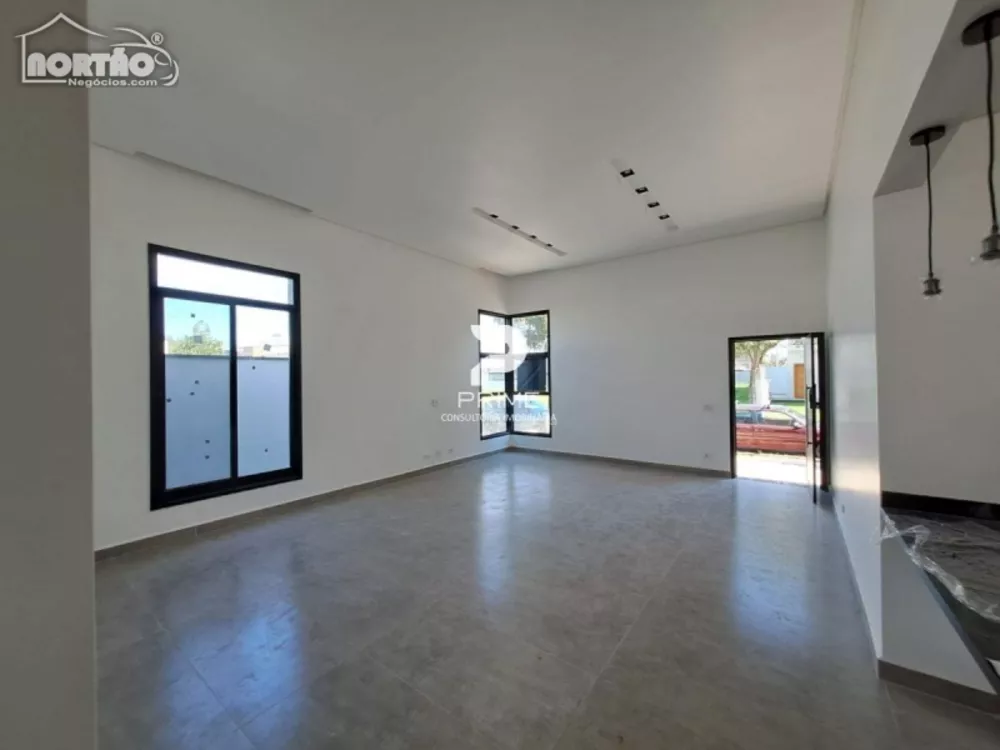 Casa à venda com 4 quartos, 218m² - Foto 3