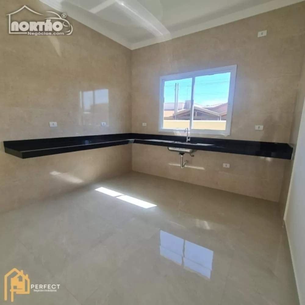 Casa à venda com 4 quartos, 140m² - Foto 4