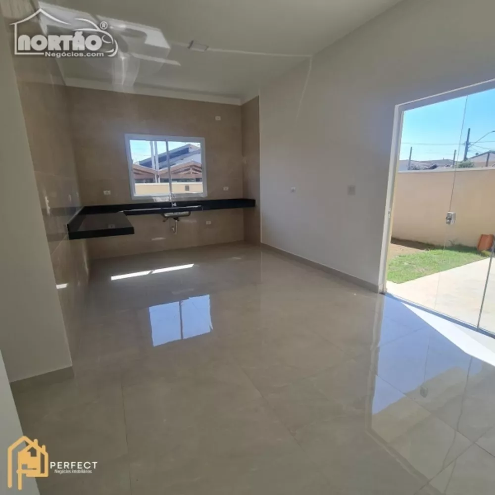 Casa à venda com 4 quartos, 140m² - Foto 3