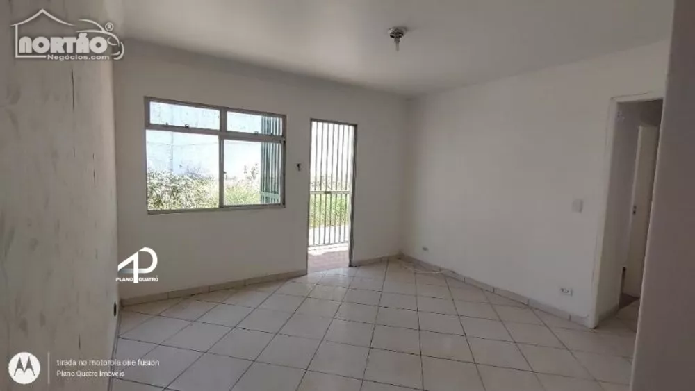 Casa à venda com 3 quartos, 69m² - Foto 2