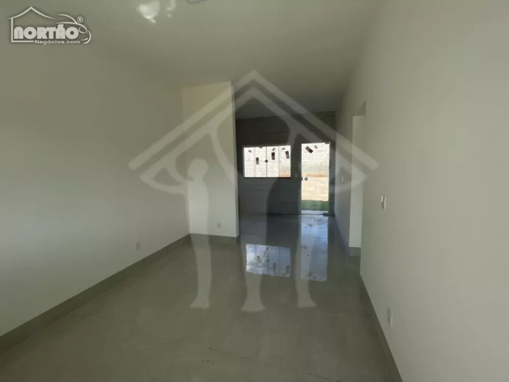 Casa à venda com 2 quartos, 64m² - Foto 2