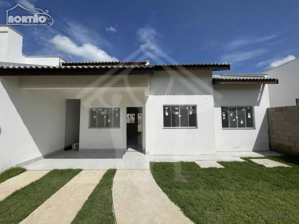 Casa à venda com 2 quartos, 64m² - Foto 1