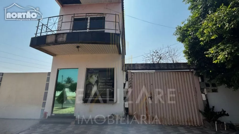 Casa à venda com 3 quartos, 262m² - Foto 1