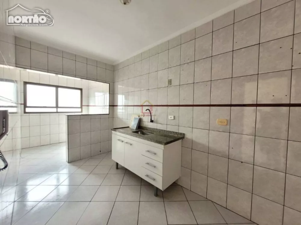 Casa à venda com 2 quartos, 55m² - Foto 3