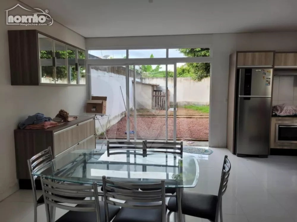 Casa à venda com 3 quartos, 168m² - Foto 2