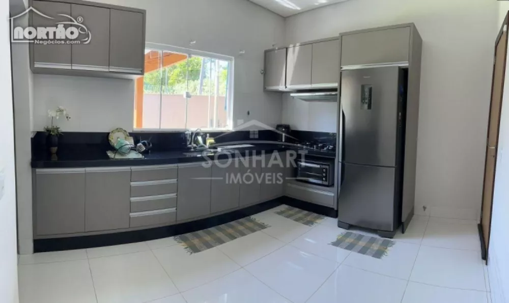 Casa à venda com 3 quartos, 114m² - Foto 2