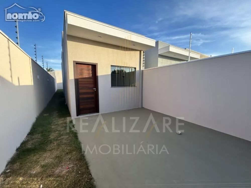 Casa à venda com 3 quartos, 60m² - Foto 2