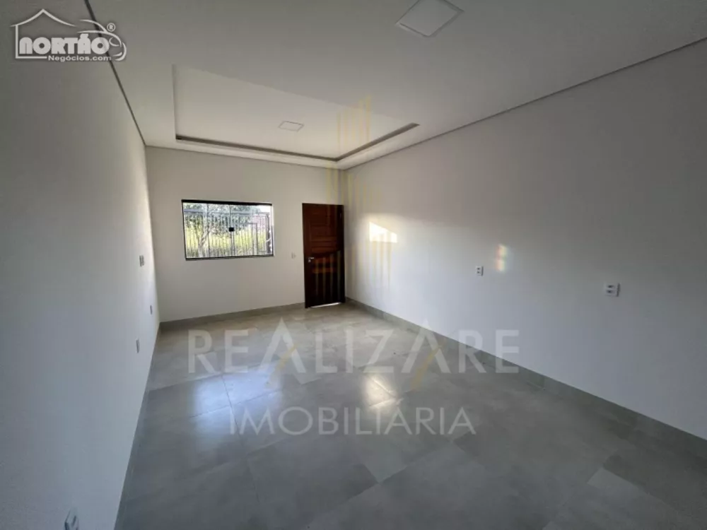 Casa à venda com 3 quartos, 60m² - Foto 4