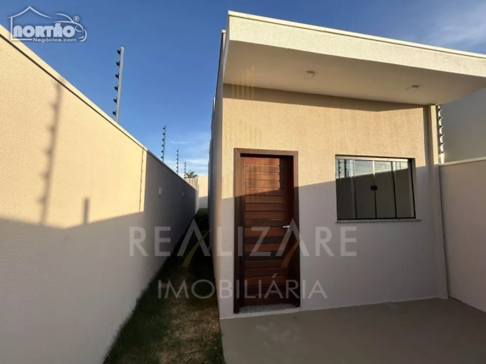 Casa à venda com 3 quartos, 60m² - Foto 1