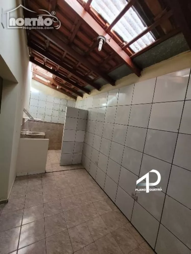 Casa à venda com 2 quartos, 67m² - Foto 8