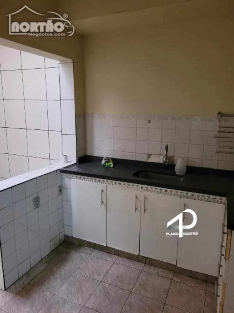 Casa à venda com 2 quartos, 67m² - Foto 4