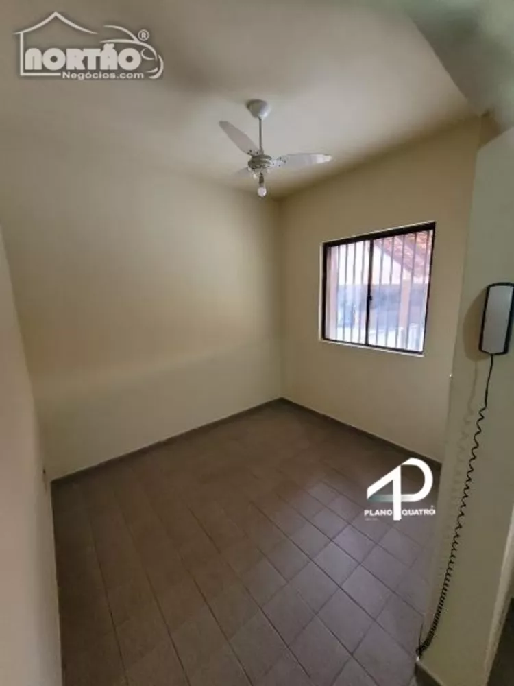 Casa à venda com 2 quartos, 67m² - Foto 3