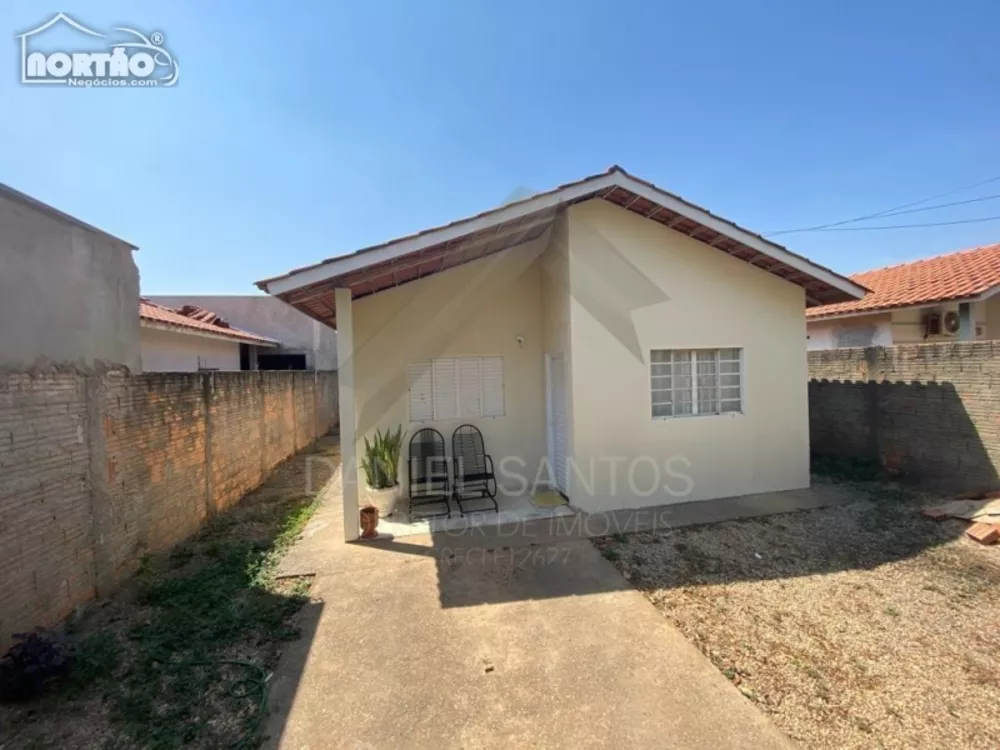 Casa à venda com 3 quartos, 52m² - Foto 1