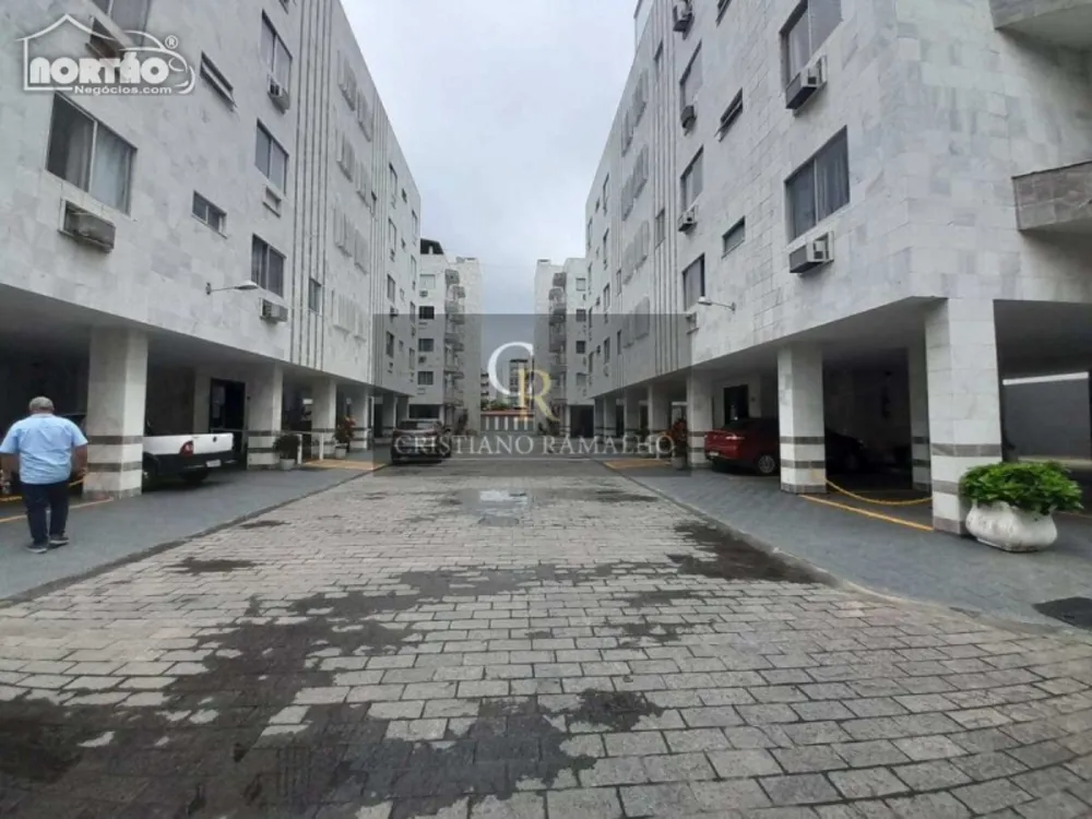 Casa, 6 quartos, 131 m² - Foto 1