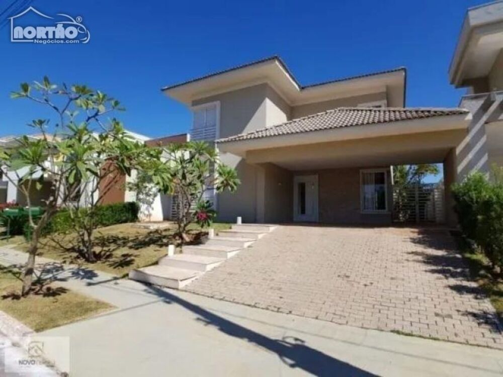 Casa à venda com 4 quartos, 266m² - Foto 2
