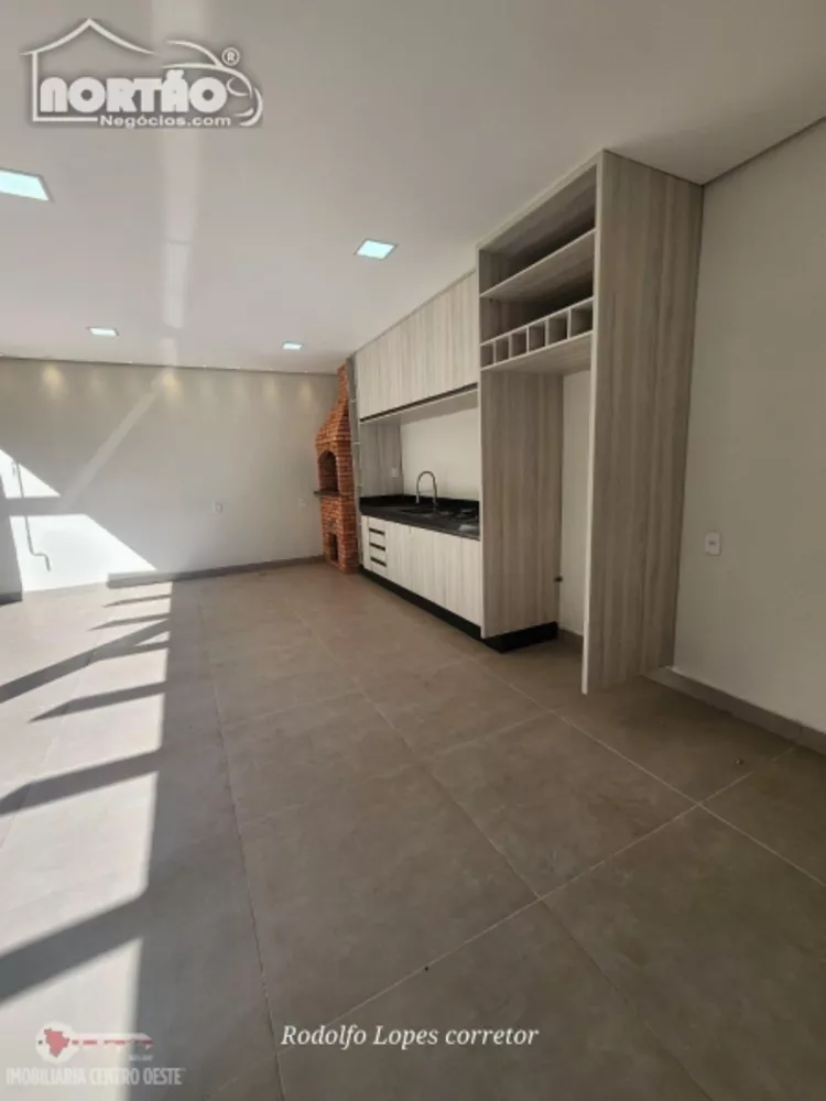 Casa à venda com 3 quartos, 205m² - Foto 3