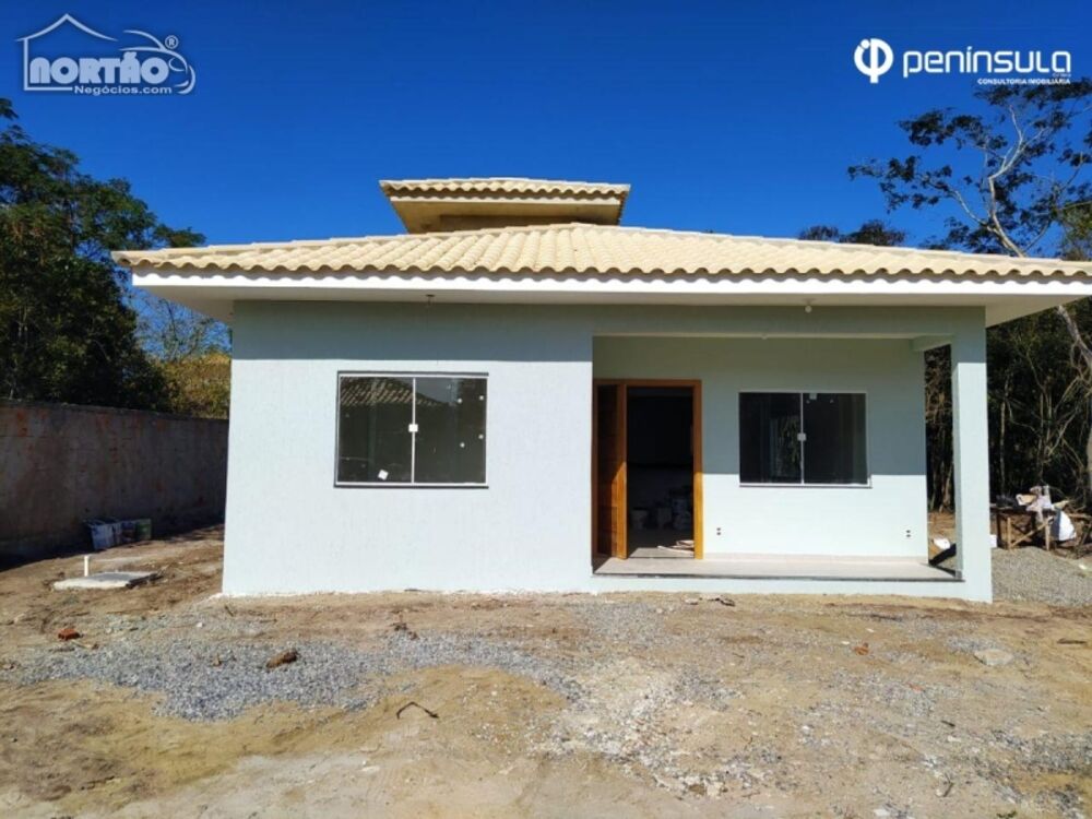 Casa à venda com 4 quartos, 98m² - Foto 2