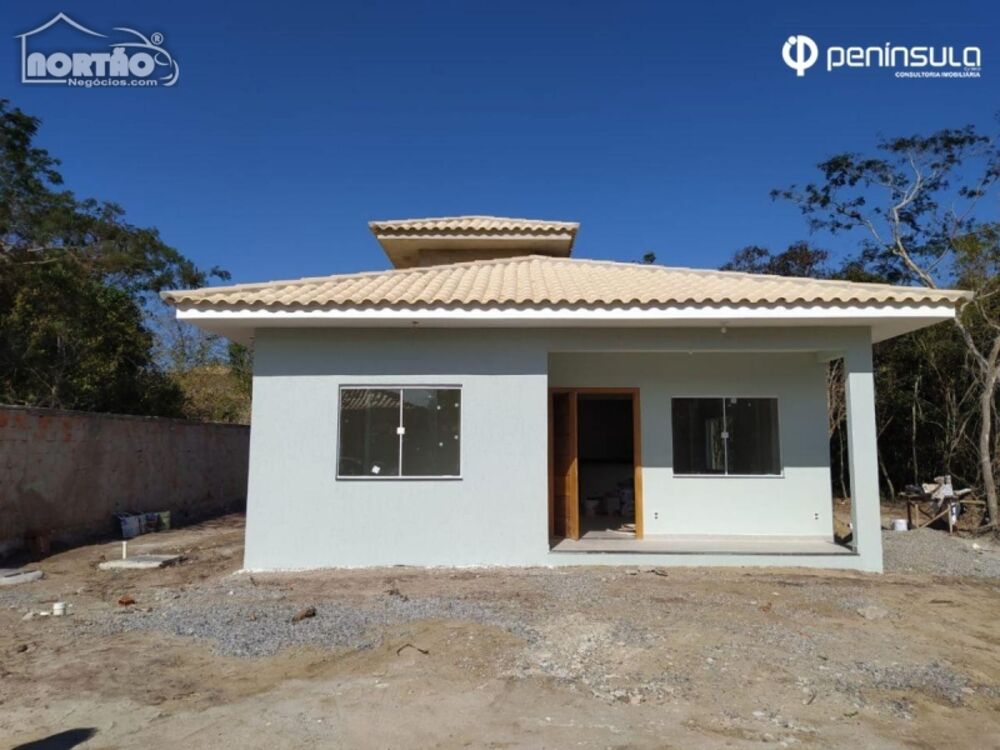 Casa à venda com 4 quartos, 98m² - Foto 1
