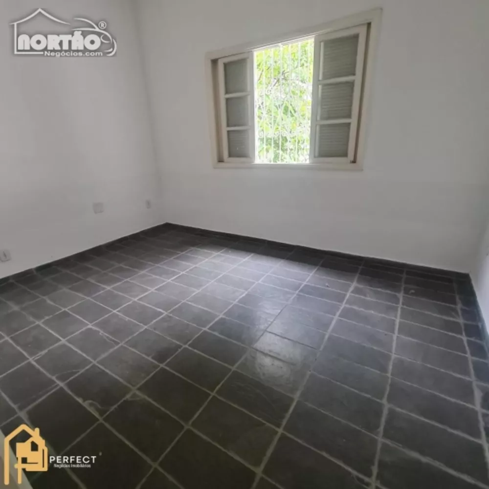 Casa à venda com 6 quartos, 250m² - Foto 8