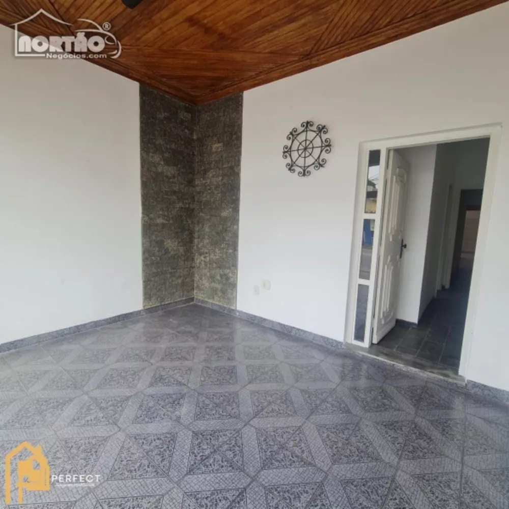 Casa à venda com 6 quartos, 250m² - Foto 2