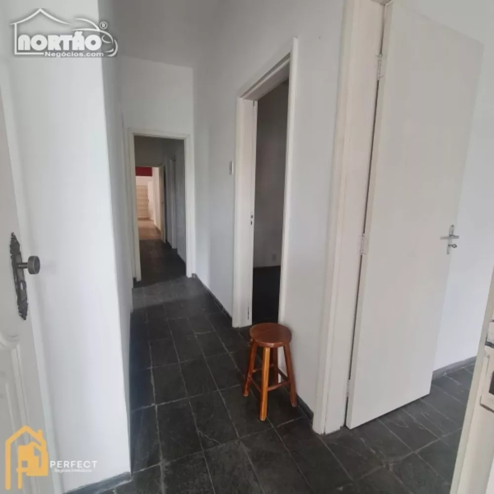 Casa à venda com 6 quartos, 250m² - Foto 7