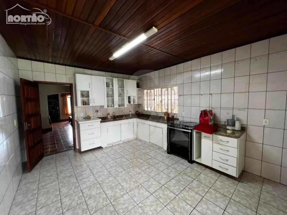 Casa à venda com 8 quartos, 300m² - Foto 5