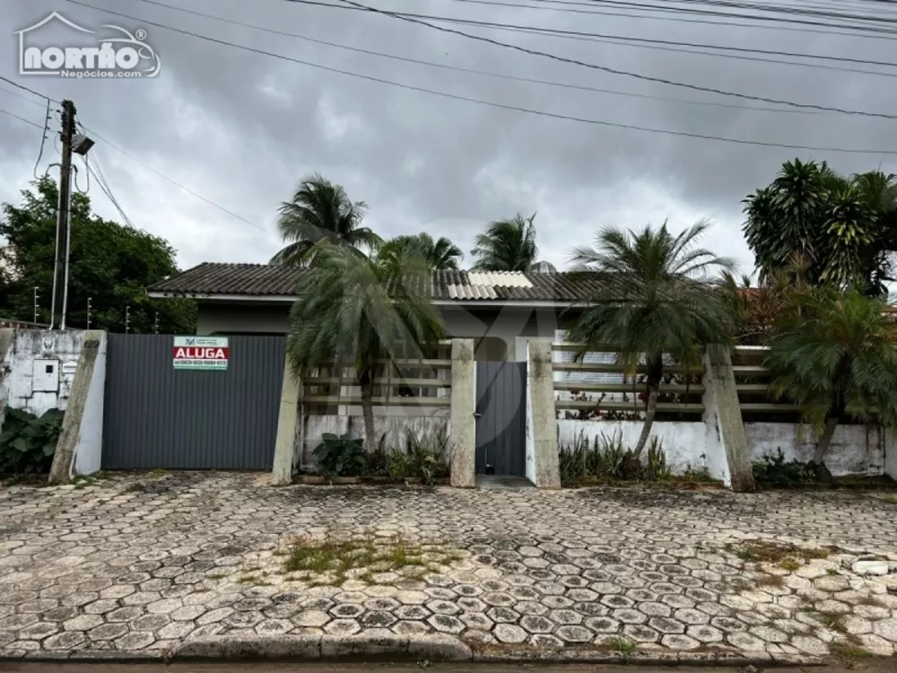 Casa à venda com 8 quartos, 300m² - Foto 1