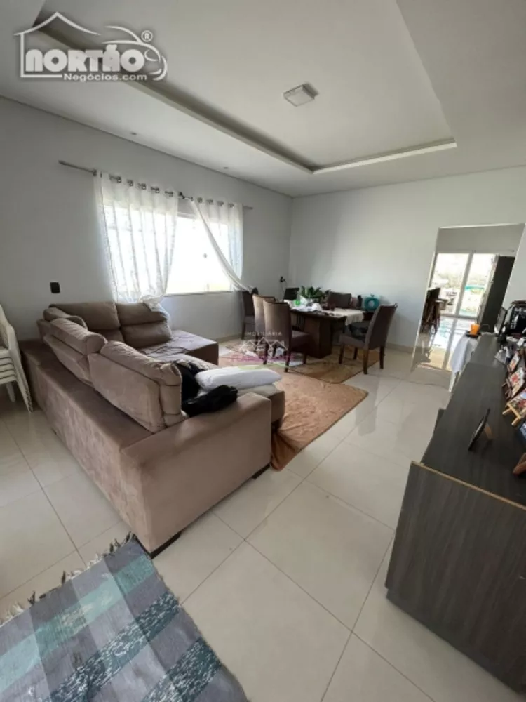 Casa à venda com 4 quartos, 200m² - Foto 4