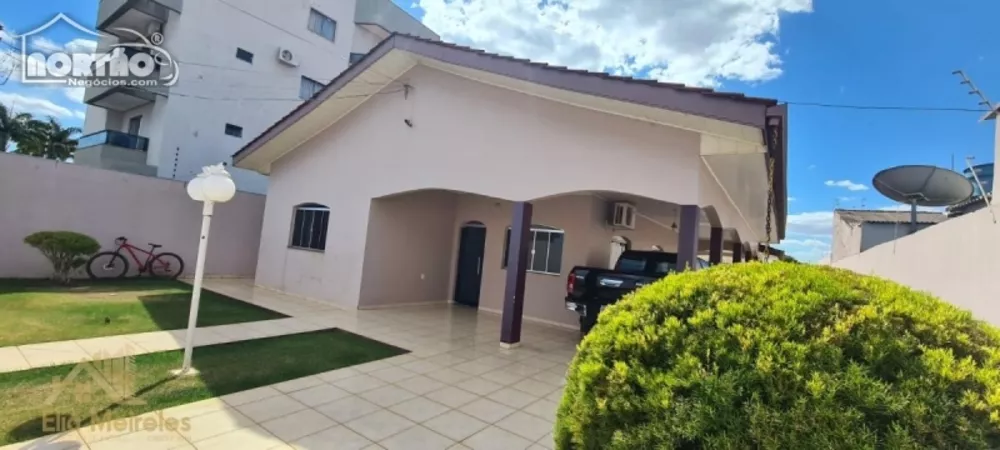 Casa à venda com 4 quartos, 230m² - Foto 3