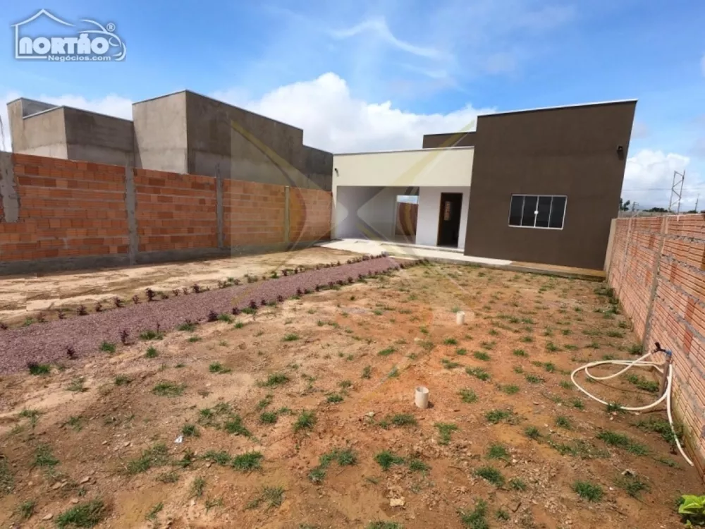 Casa à venda com 3 quartos, 90m² - Foto 4