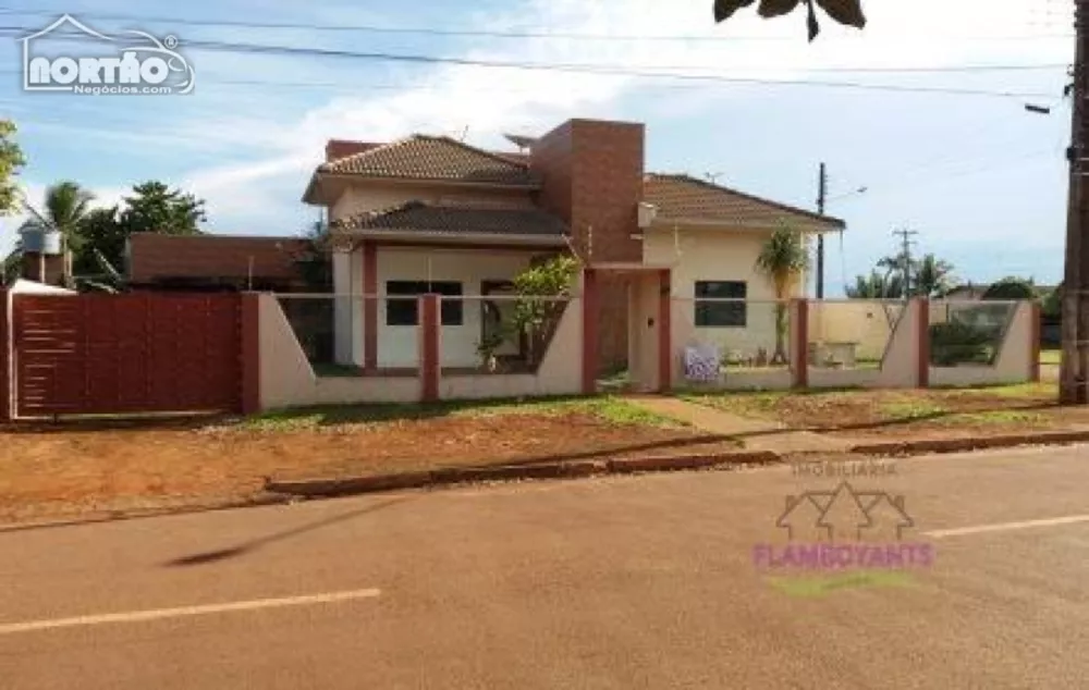 Casa à venda com 3 quartos, 286m² - Foto 2