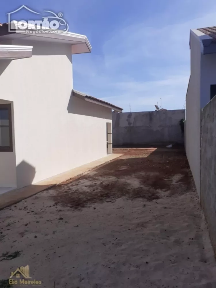 Casa à venda com 4 quartos, 70m² - Foto 2