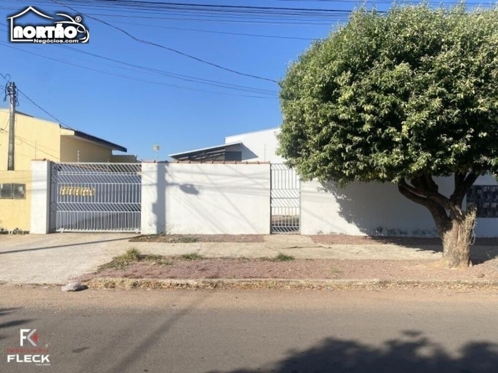 Casa à venda com 3 quartos - Foto 1