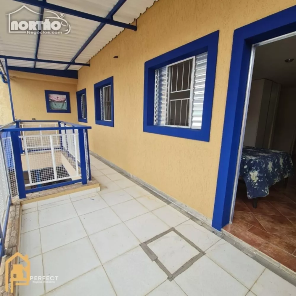 Casa à venda com 6 quartos, 200m² - Foto 4