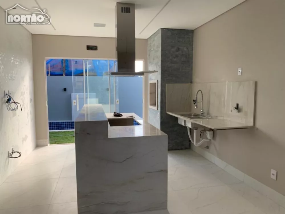 Casa à venda com 3 quartos, 176m² - Foto 3