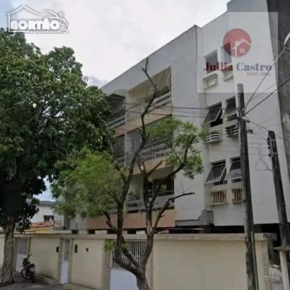 Casa à venda com 5 quartos, 120m² - Foto 1