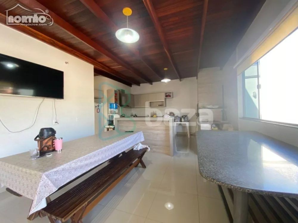 Casa à venda com 4 quartos, 237m² - Foto 4