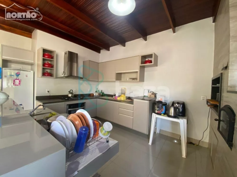 Casa à venda com 4 quartos, 237m² - Foto 5