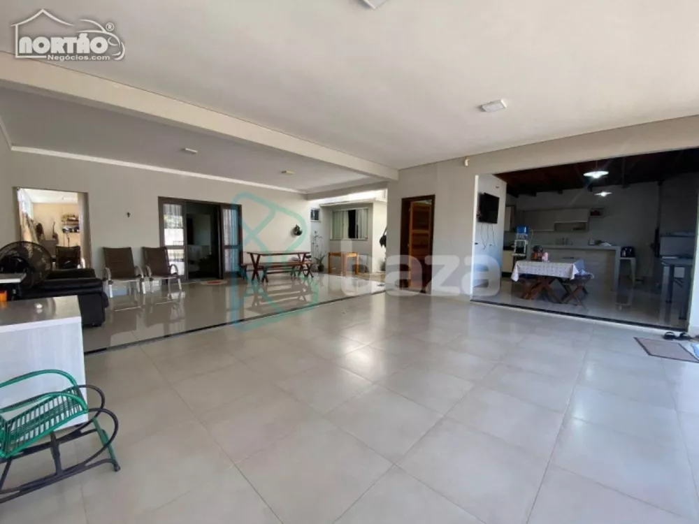 Casa à venda com 4 quartos, 237m² - Foto 3