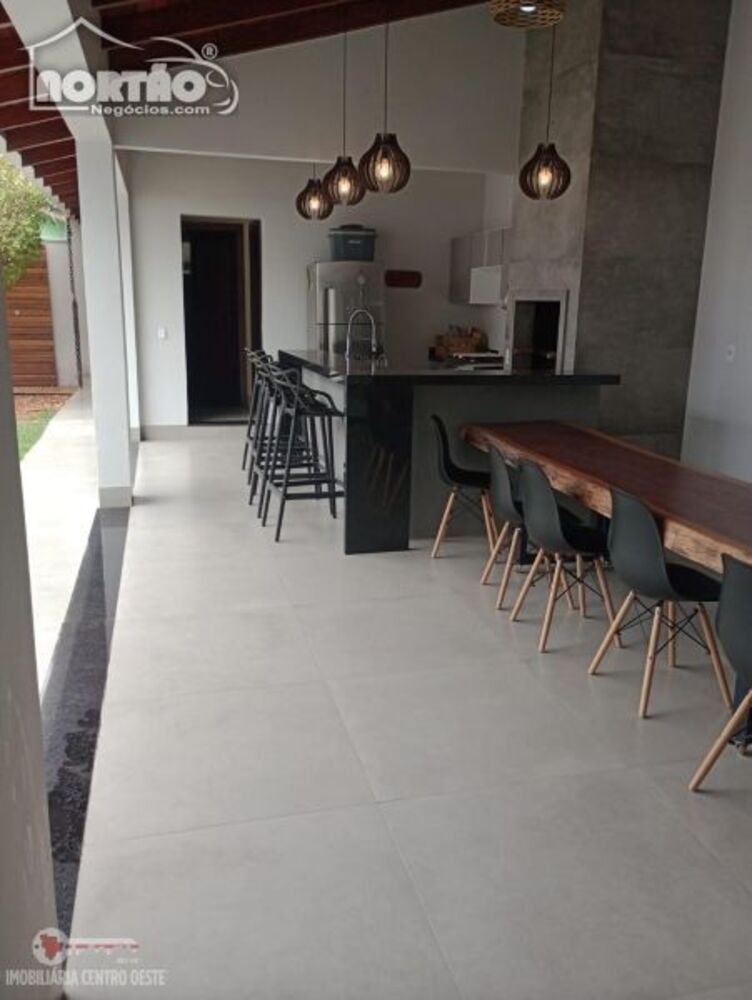 Casa à venda com 2 quartos, 239m² - Foto 3