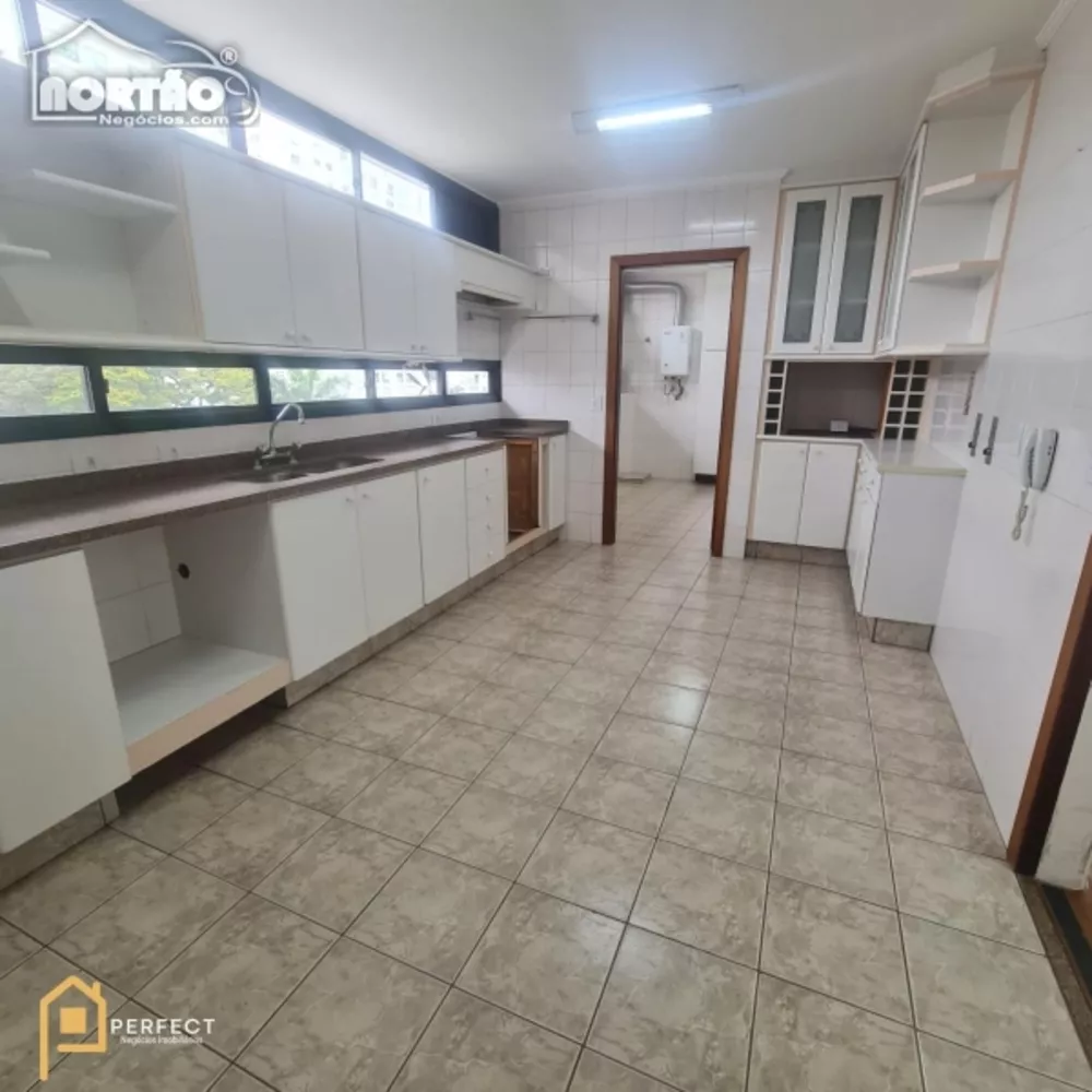 Casa à venda com 4 quartos, 178m² - Foto 4