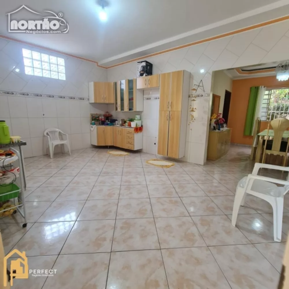 Casa à venda com 4 quartos, 300m² - Foto 4