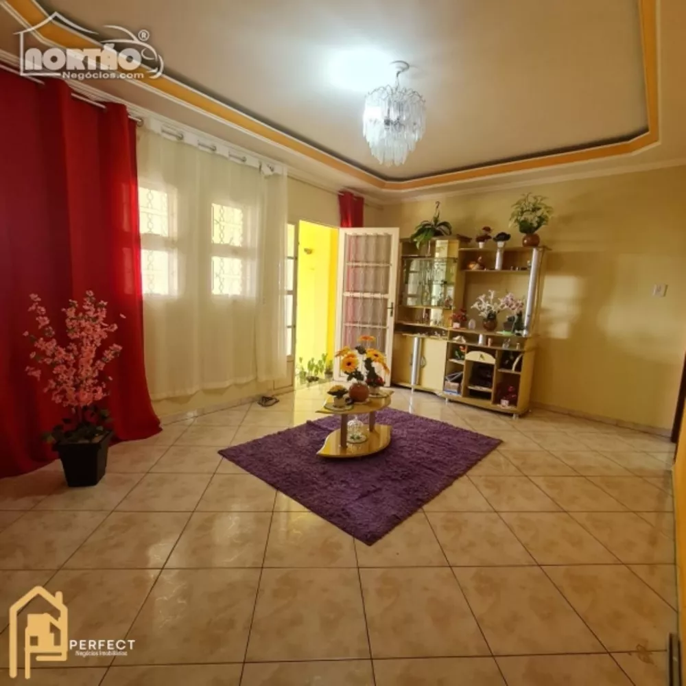 Casa à venda com 4 quartos, 300m² - Foto 3