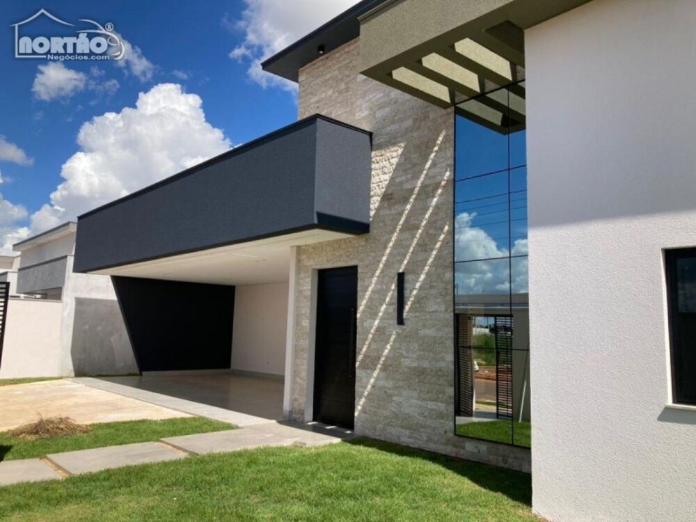 Casa à venda com 4 quartos, 191m² - Foto 1