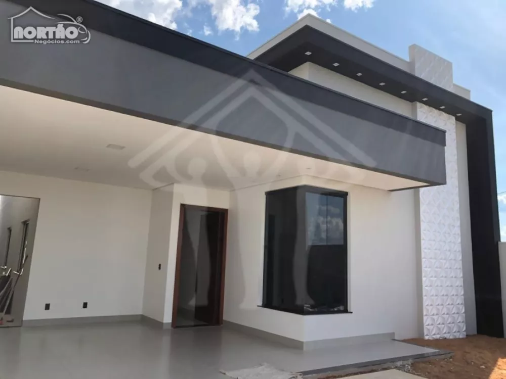 Casa à venda com 3 quartos, 149m² - Foto 1