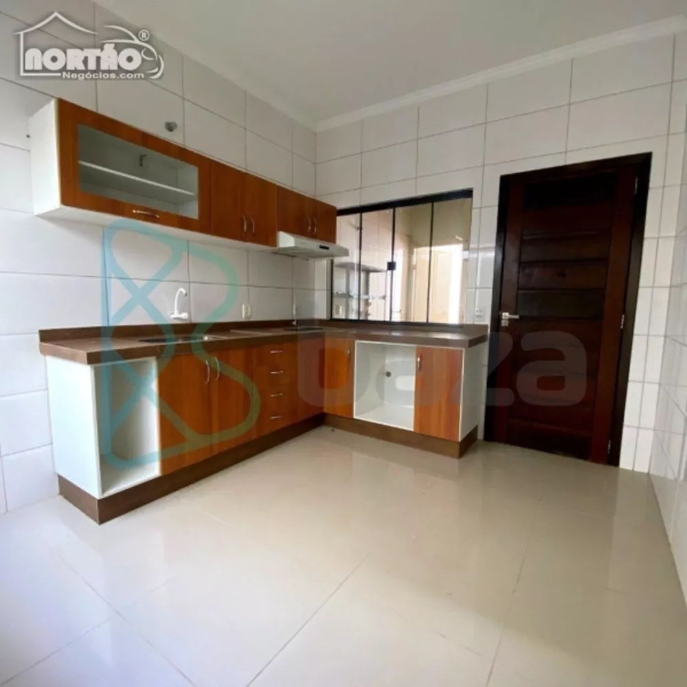 Casa à venda com 4 quartos, 183m² - Foto 2