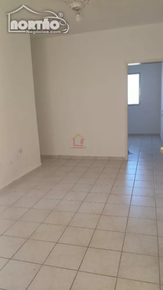 Casa à venda com 3 quartos, 70m² - Foto 2